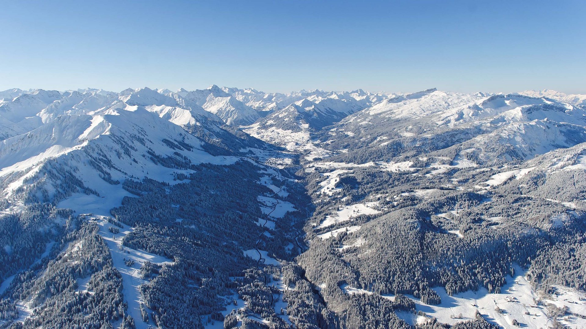 How to reach our Kleinwalsertal hotel with a pool
