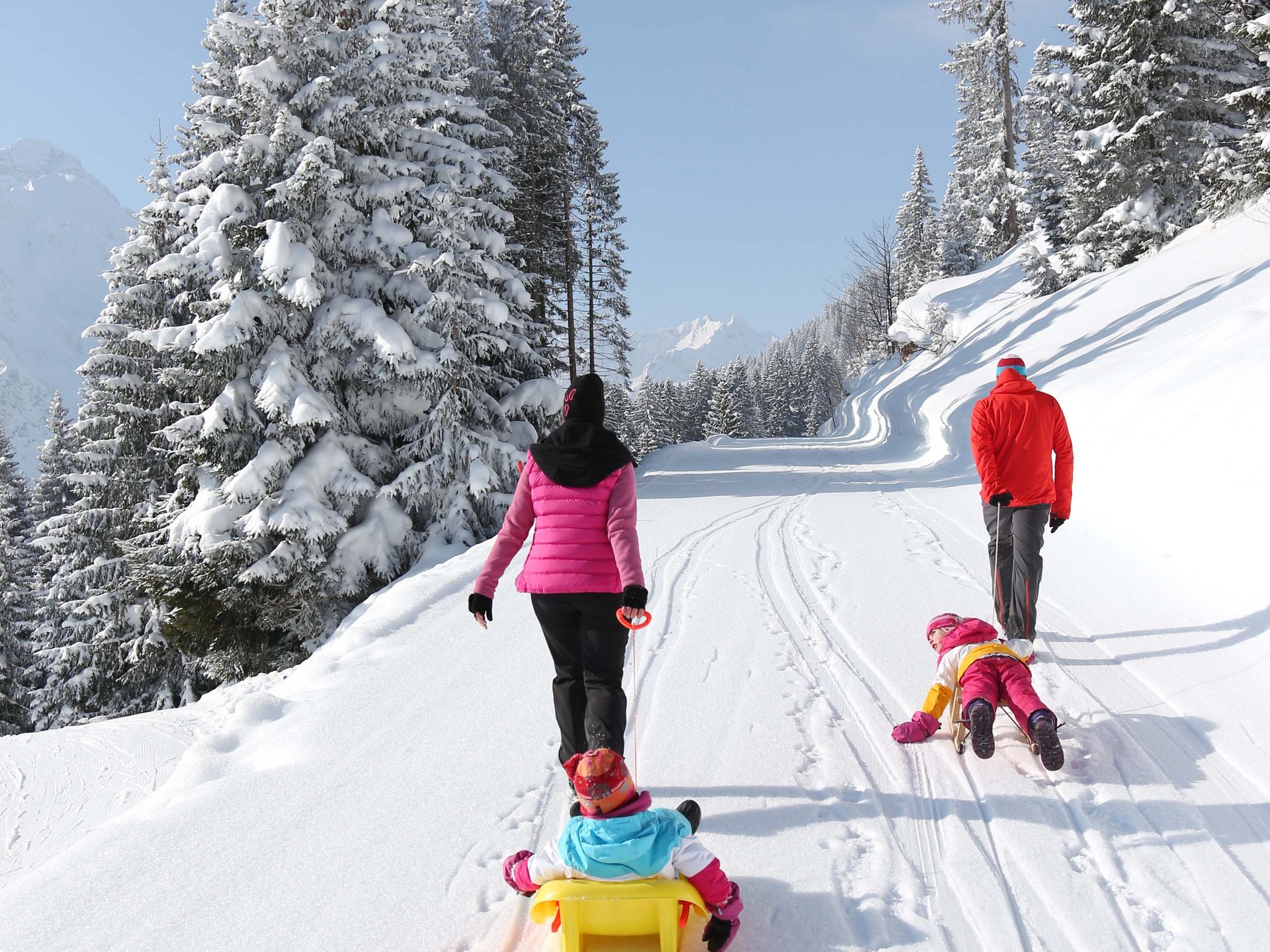 Von Rodelspaß und Schneegestöber Von Rodelspaß und Schneegestöber