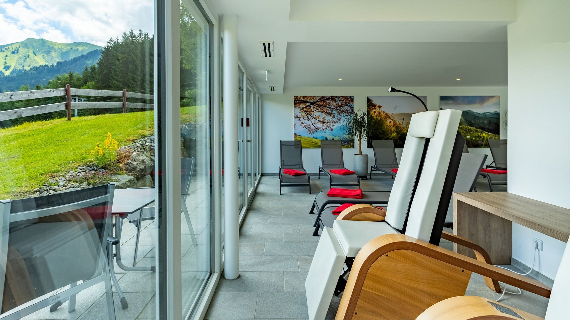 Garten und Terrasse für Wellness: Hotel im Kleinwalsertal Garten und Terrasse für Wellness: Hotel im Kleinwalsertal