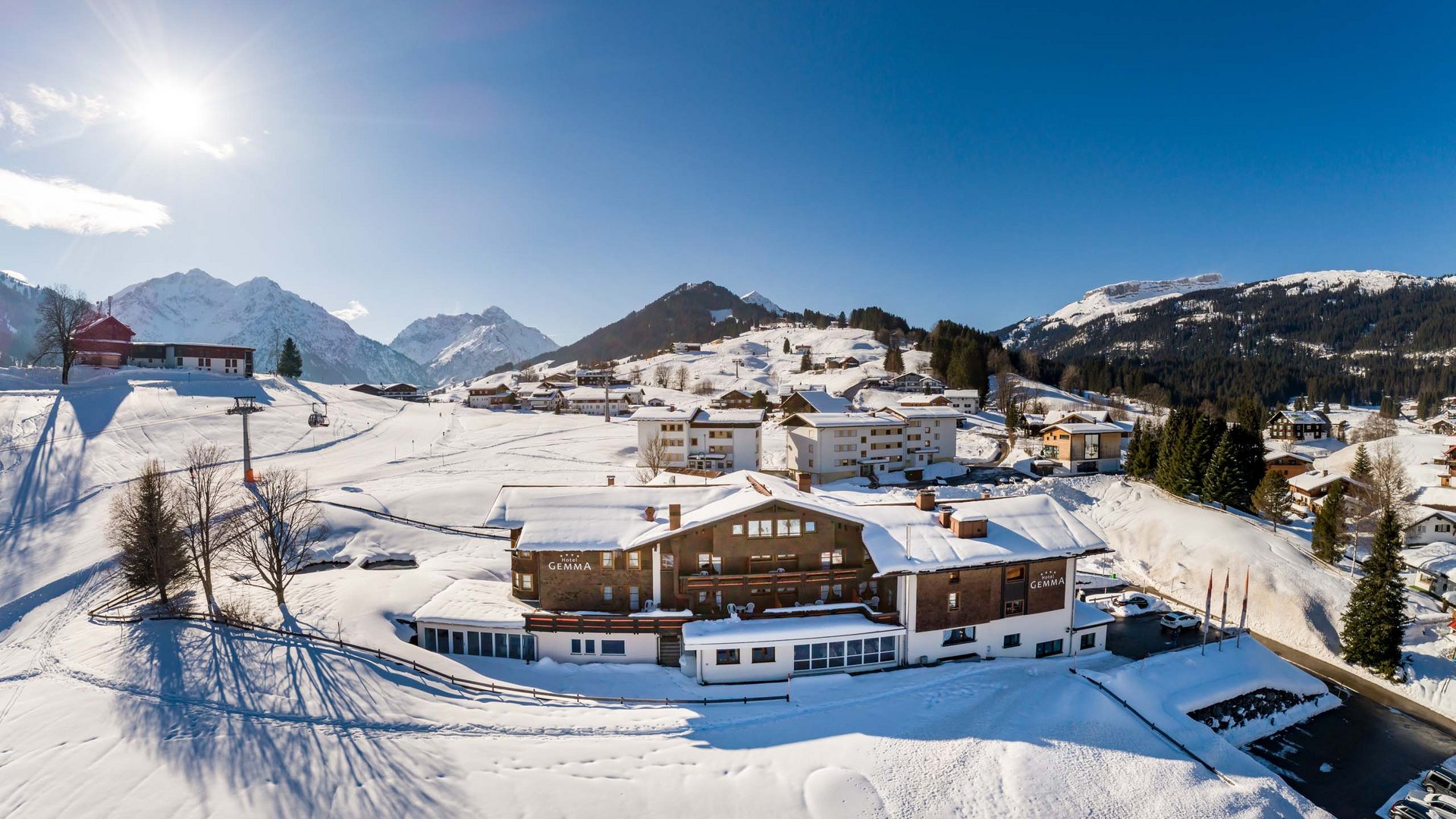 Der Weg in unser Kleinwalsertal-Hotel mit Pool Der Weg in unser Kleinwalsertal-Hotel mit Pool