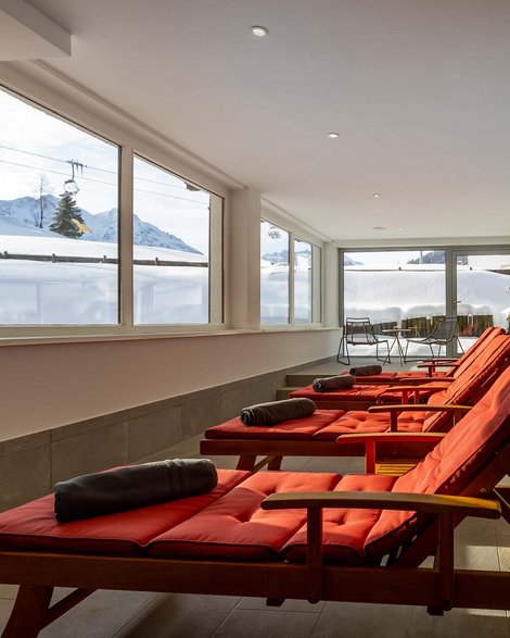 Wellness hotel in Kleinwalsertal: pool and sauna with a view Wellness hotel in Kleinwalsertal: pool and sauna with a view